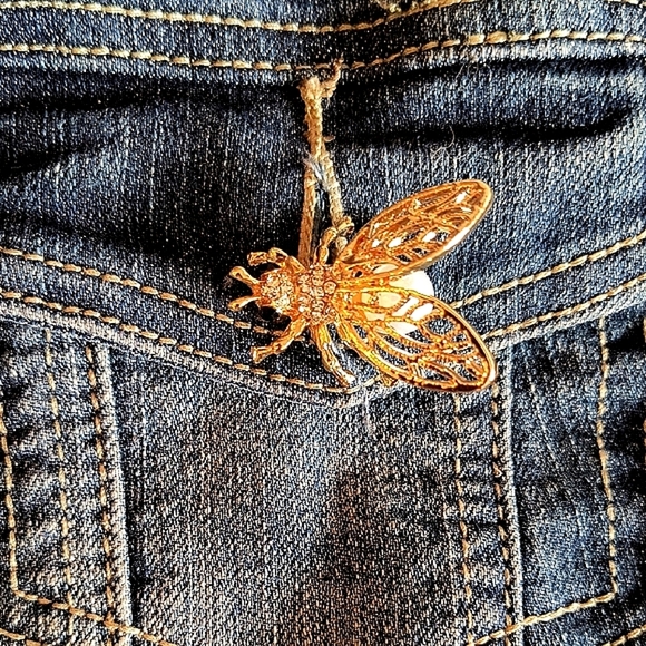 18K Gold Plated Stainless Steel And Rhinestones Bee Brooch. New - Picture 7 of 7